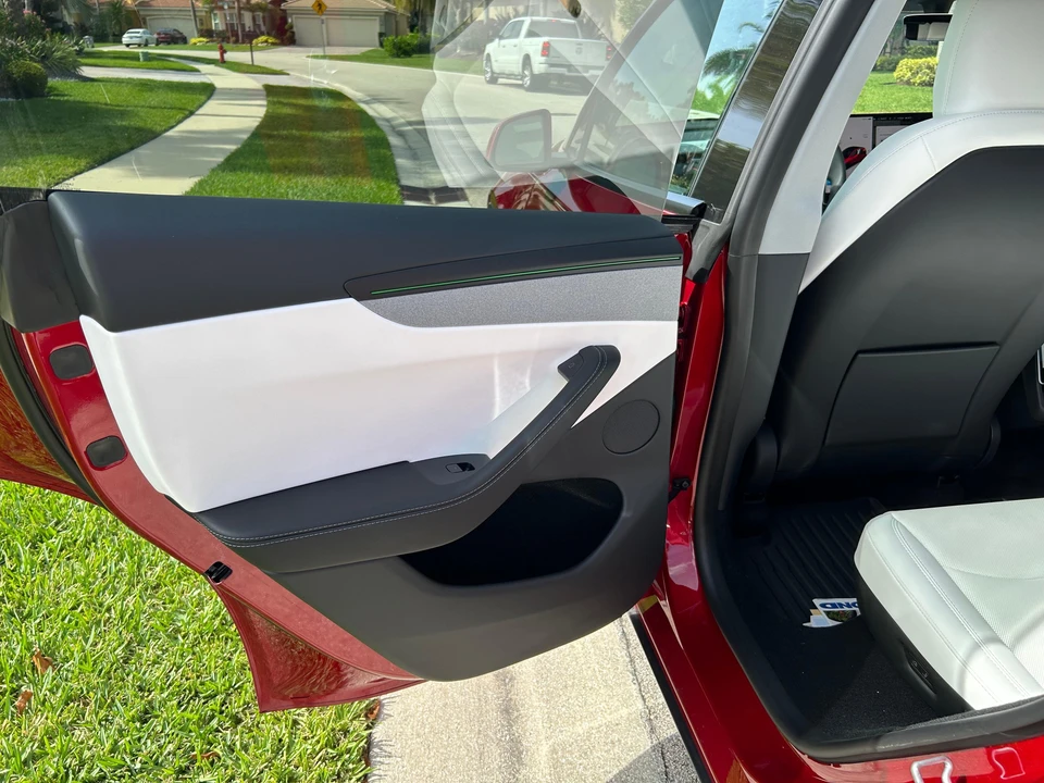 2026 Tesla Model Y - Image 26 of 31