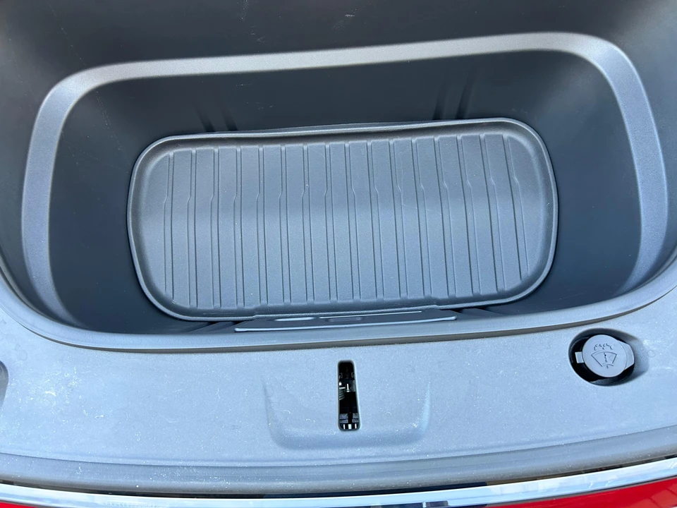 2026 Tesla Model Y - Image 28 of 31