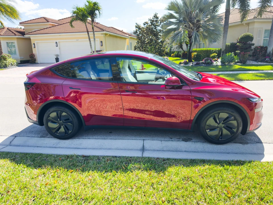 2026 Tesla Model Y - Image 7 of 31