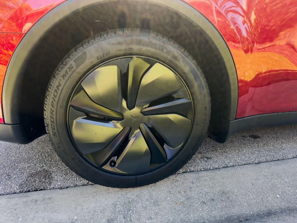2026 Tesla Model Y - Image 11 of 31