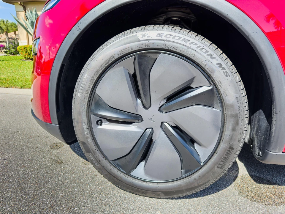 2026 Tesla Model Y - Image 9 of 31