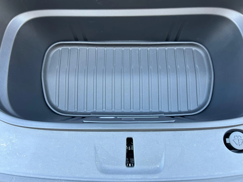 2026 Tesla Model Y - Image 29 of 31