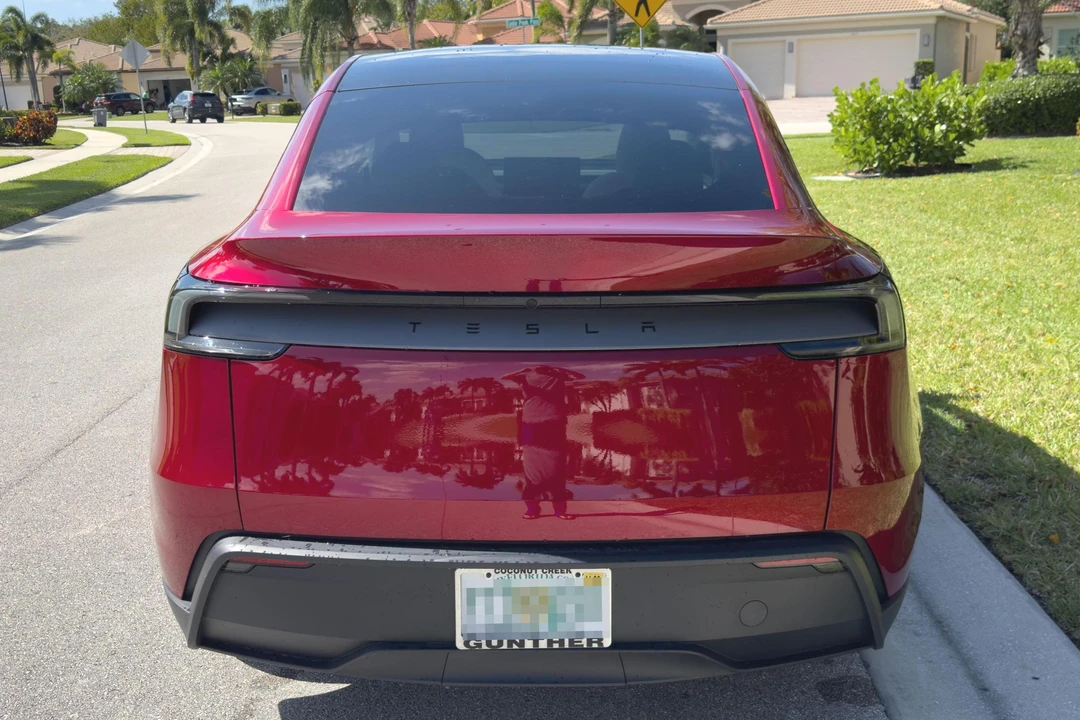 2026 Tesla Model Y - Image 5 of 31