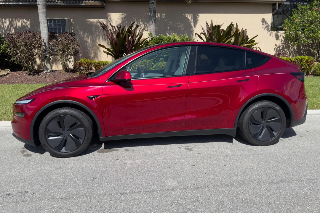 2026 Tesla Model Y - Image 3 of 31