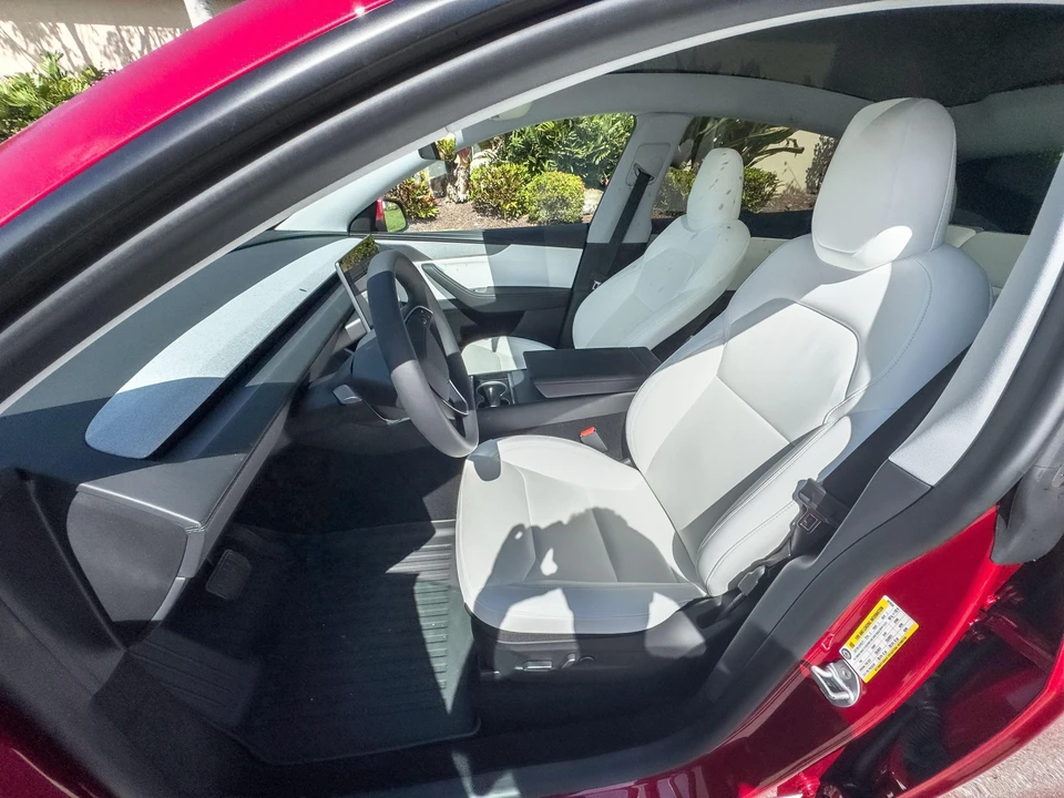 2026 Tesla Model Y - Image 17 of 31