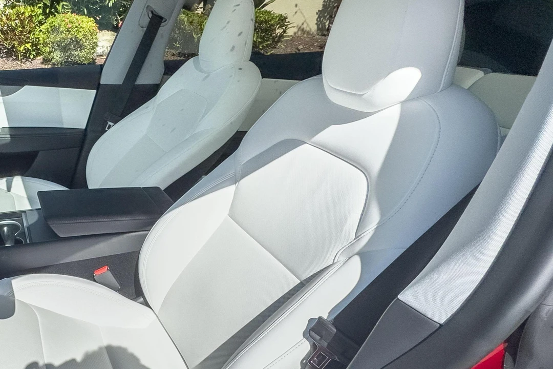2026 Tesla Model Y - Image 14 of 31