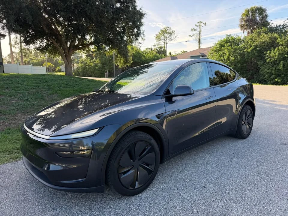 2026 Tesla Model Y - Image 3 of 8