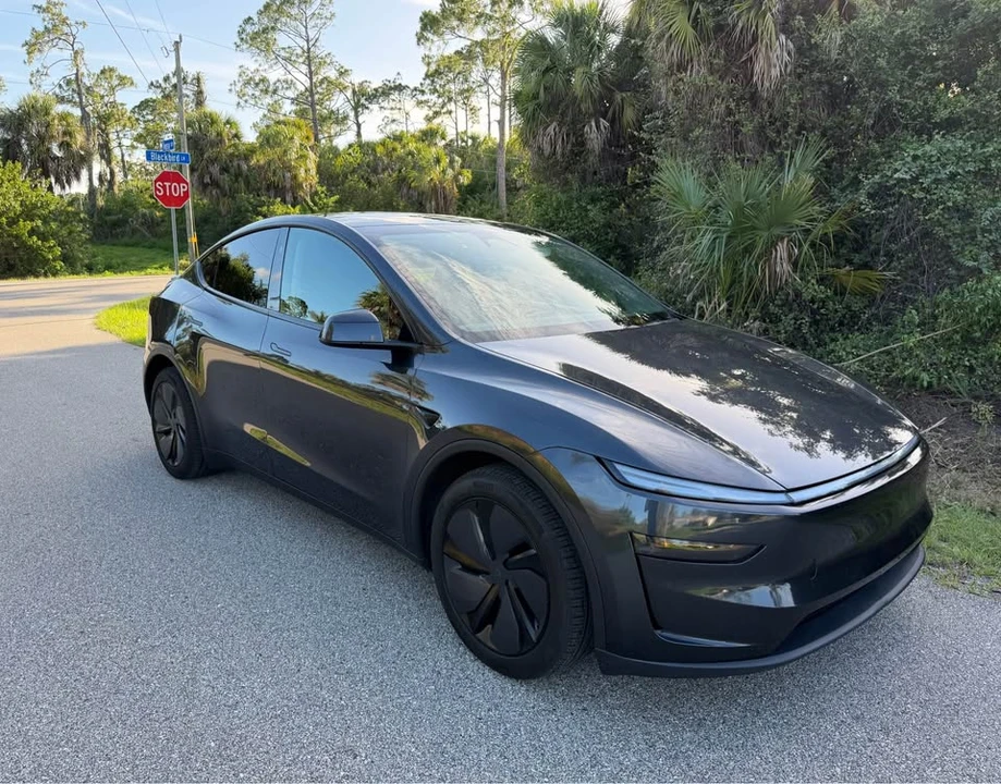 2026 Tesla Model Y - Image 2 of 8