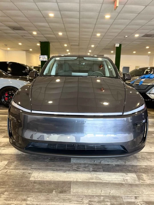 2026 Tesla Model Y - Image 4 of 8