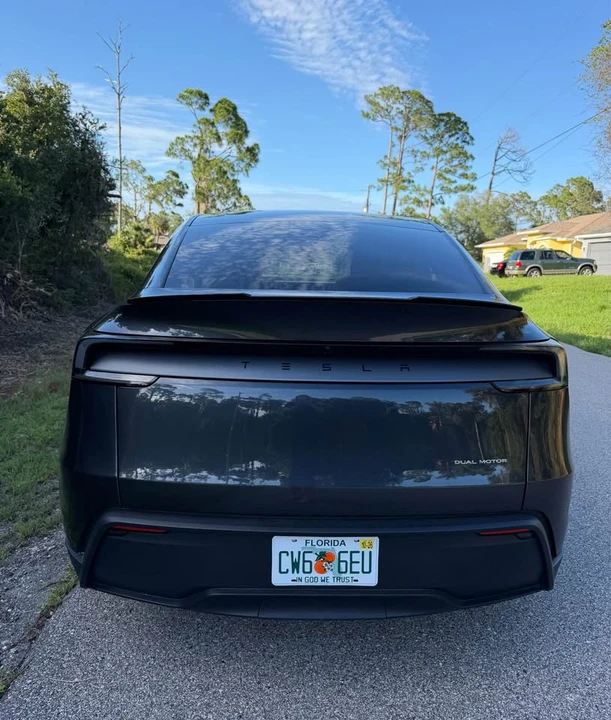 2026 Tesla Model Y - Image 4 of 8