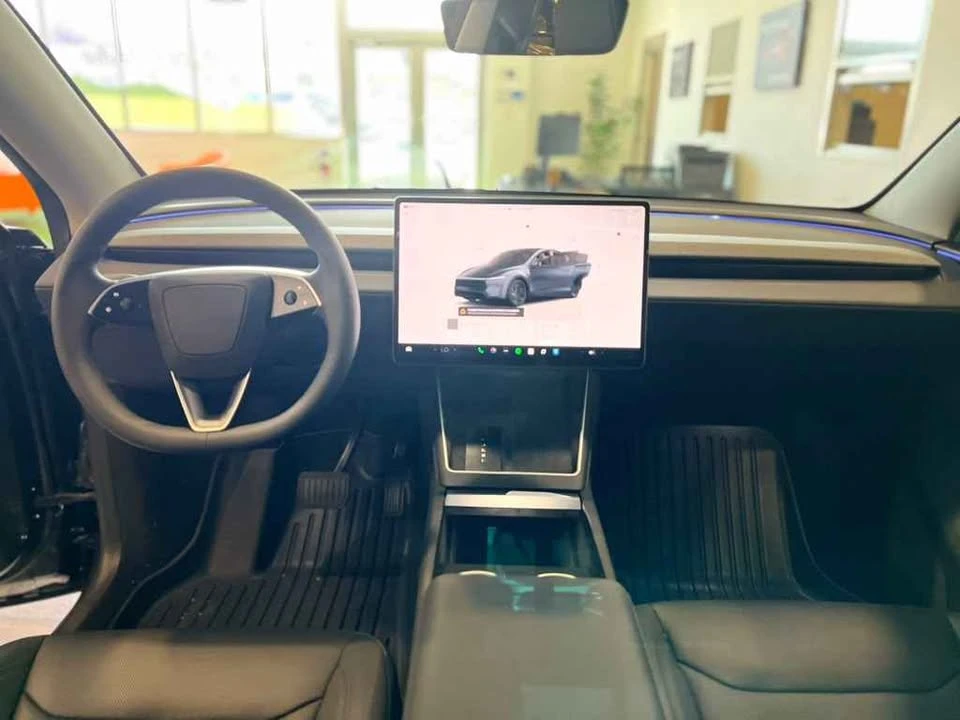 2026 Tesla Model Y - Image 7 of 8