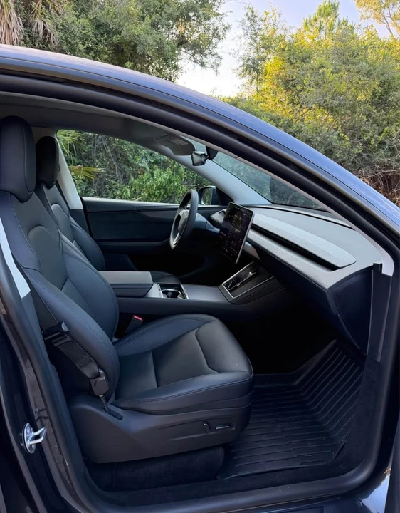 2026 Tesla Model Y - Image 7 of 8