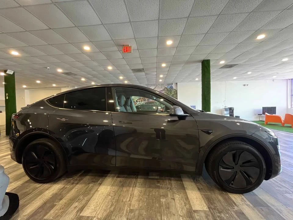 2026 Tesla Model Y - Image 2 of 8