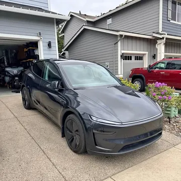2026 Tesla Model Y Long Range Sport Utility 4D