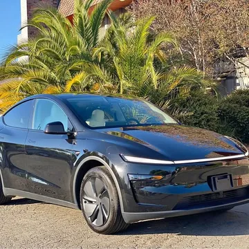 2026 Tesla Model Y Long Range Sport Utility 4D