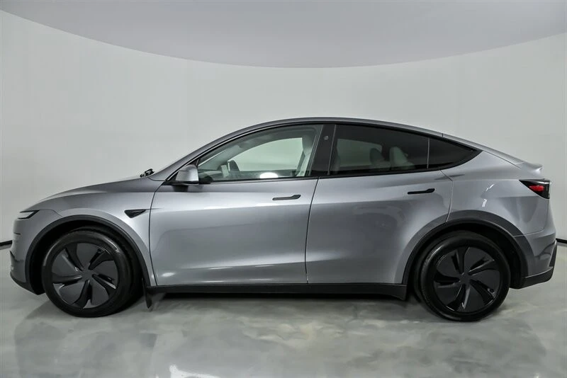 2026 Tesla Model Y - Image 8 of 21