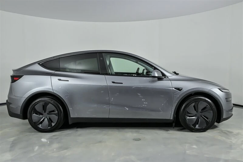 2026 Tesla Model Y - Image 14 of 21