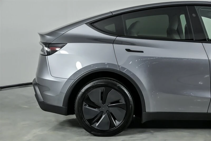 2026 Tesla Model Y - Image 13 of 21