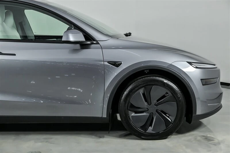 2026 Tesla Model Y - Image 15 of 21