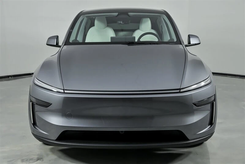 2026 Tesla Model Y - Image 5 of 21