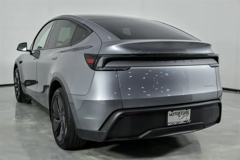 2026 Tesla Model Y - Image 10 of 21