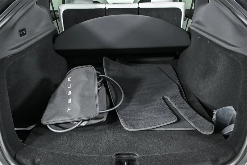 2026 Tesla Model Y - Image 16 of 21