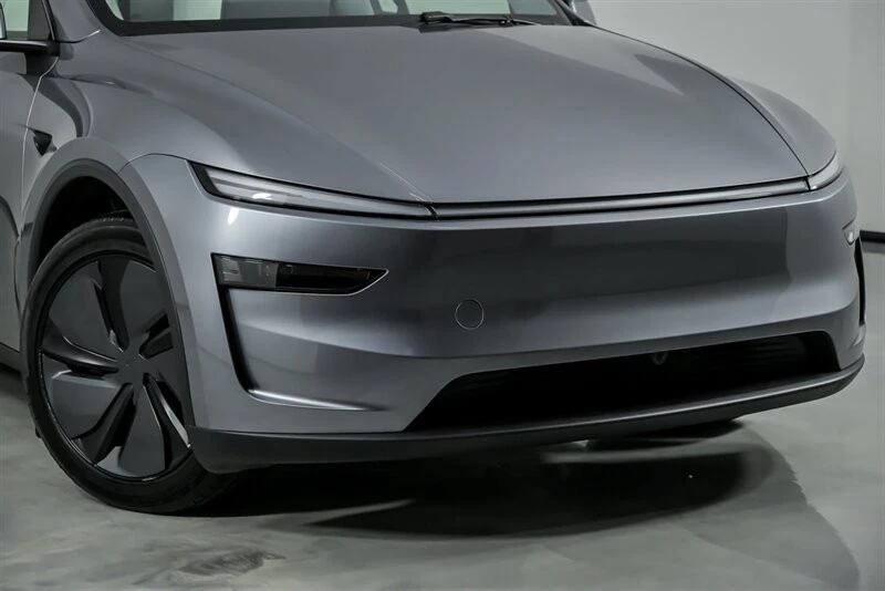 2026 Tesla Model Y - Image 3 of 21