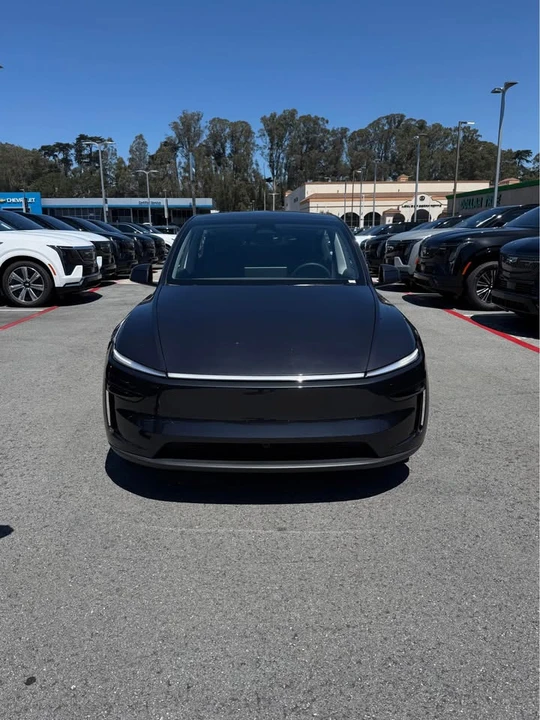 2026 Tesla Model Y - Image 2 of 10
