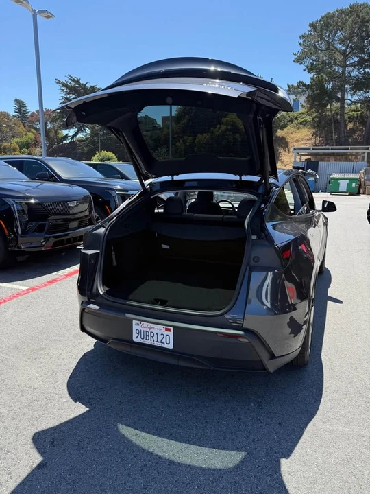 2026 Tesla Model Y - Image 3 of 10