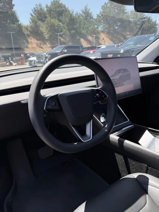 2026 Tesla Model Y - Image 6 of 10