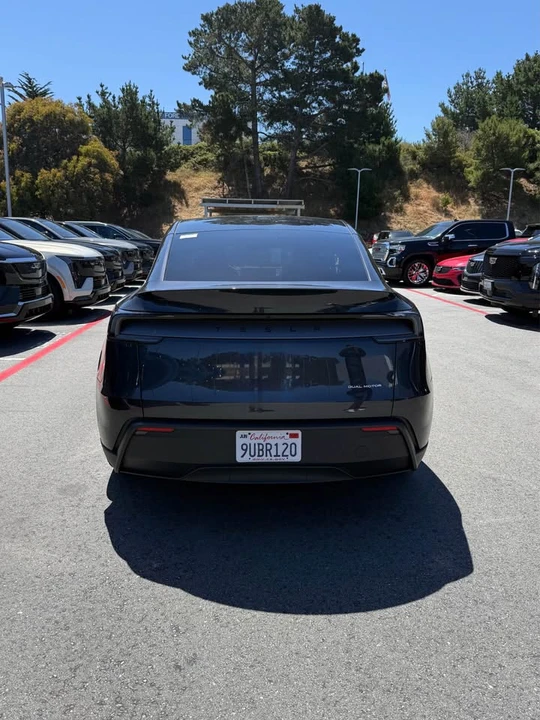2026 Tesla Model Y - Image 5 of 10
