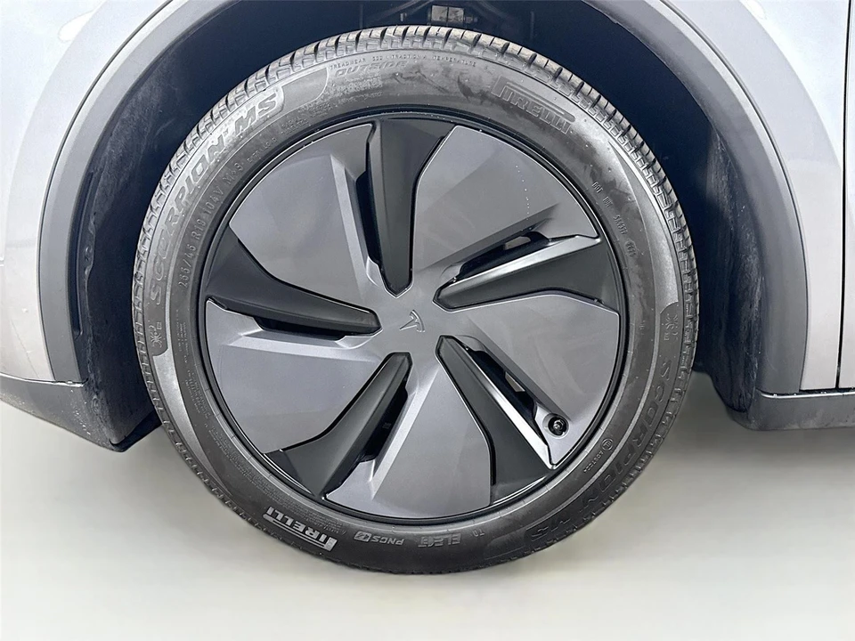2026 Tesla Model Y - Image 13 of 14