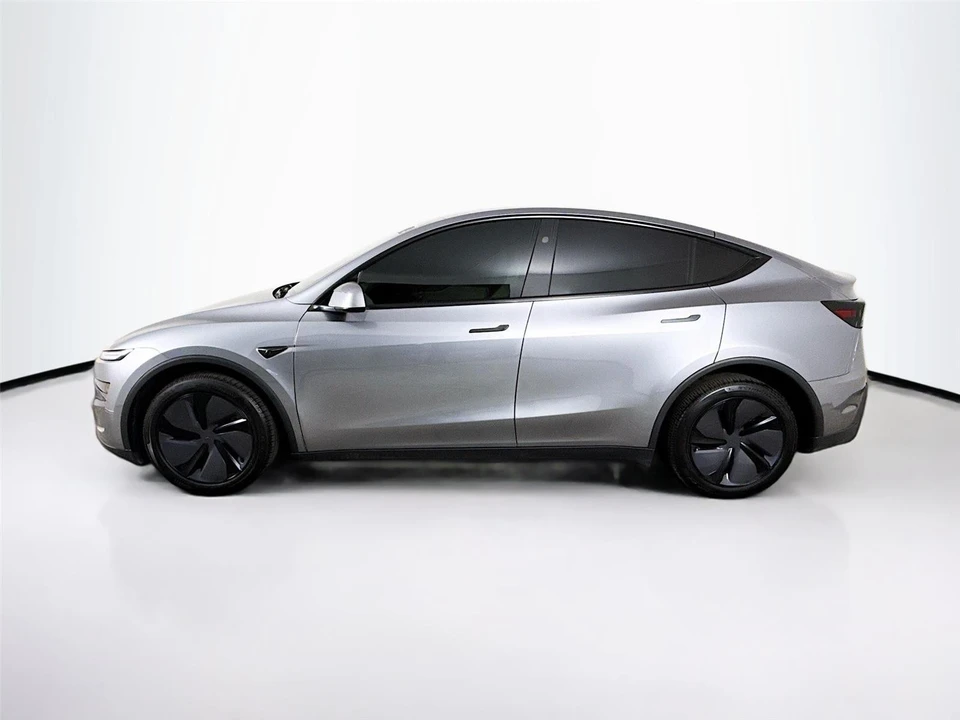 2026 Tesla Model Y - Image 12 of 14