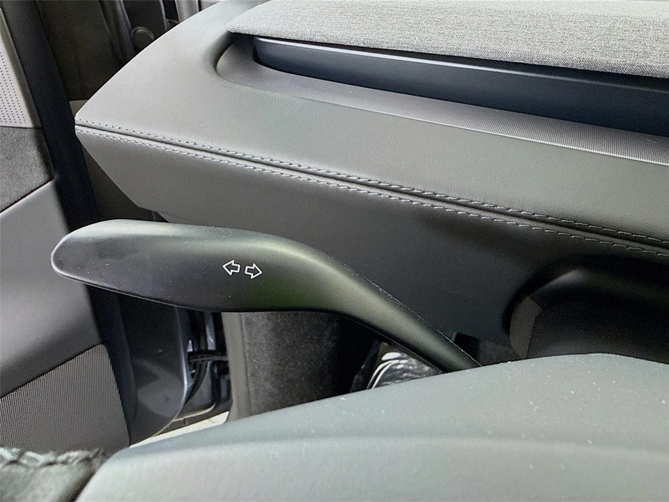 2026 Tesla Model Y - Image 15 of 21
