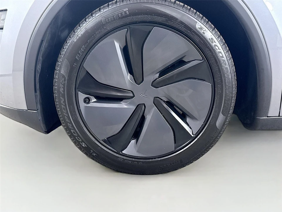 2026 Tesla Model Y - Image 13 of 14