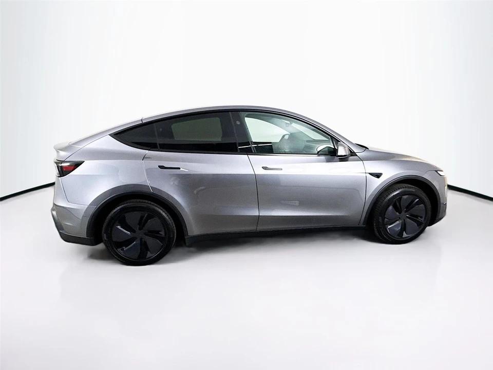 2026 Tesla Model Y - Image 4 of 21