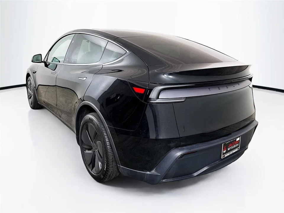 2026 Tesla Model Y - Image 5 of 14