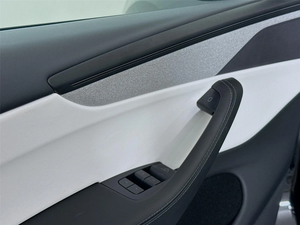 2026 Tesla Model Y - Image 12 of 14