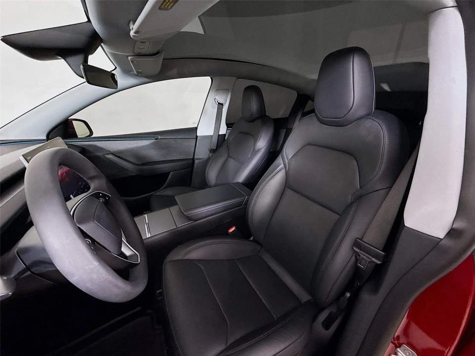 2026 Tesla Model Y - Image 14 of 15