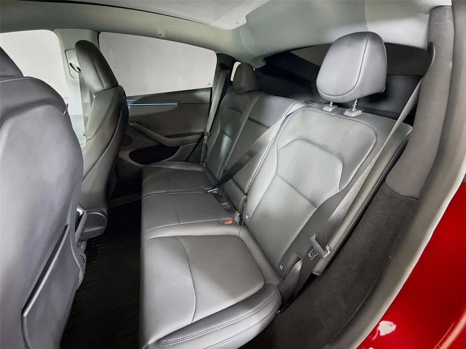2026 Tesla Model Y - Image 17 of 21