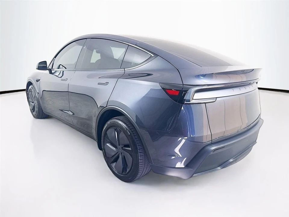 2026 Tesla Model Y - Image 5 of 21