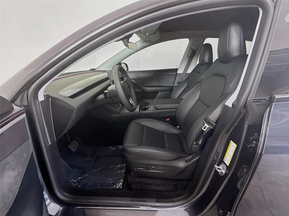 2026 Tesla Model Y - Image 15 of 21