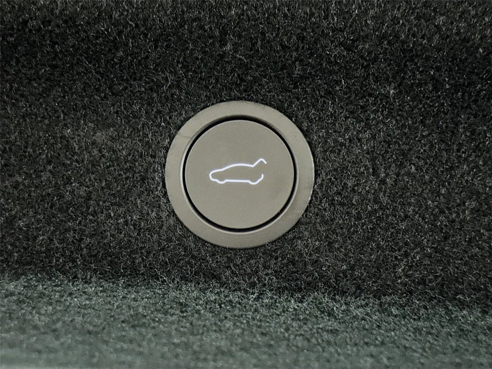 2026 Tesla Model Y - Image 19 of 21
