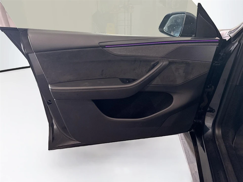 2026 Tesla Model Y - Image 9 of 14