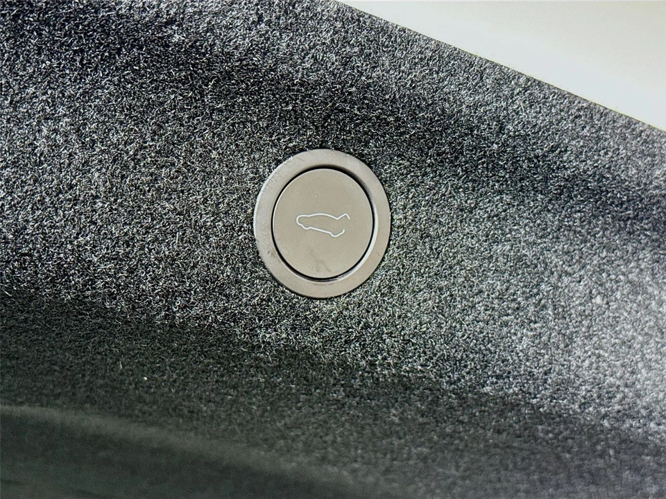 2026 Tesla Model Y - Image 16 of 21