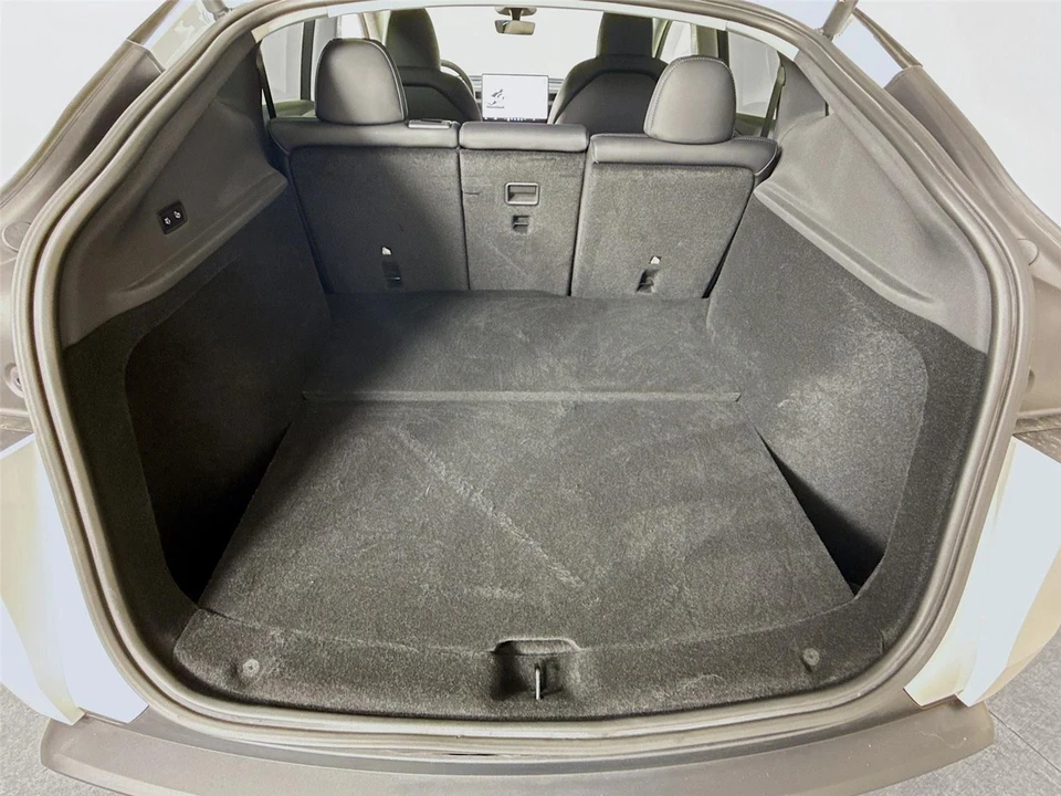 2026 Tesla Model Y - Image 15 of 21