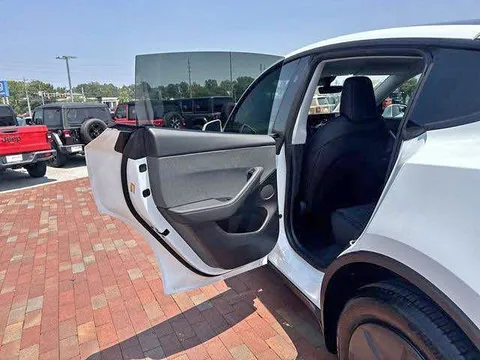 2026 Tesla Model Y Standard Range Sport Utility 4D