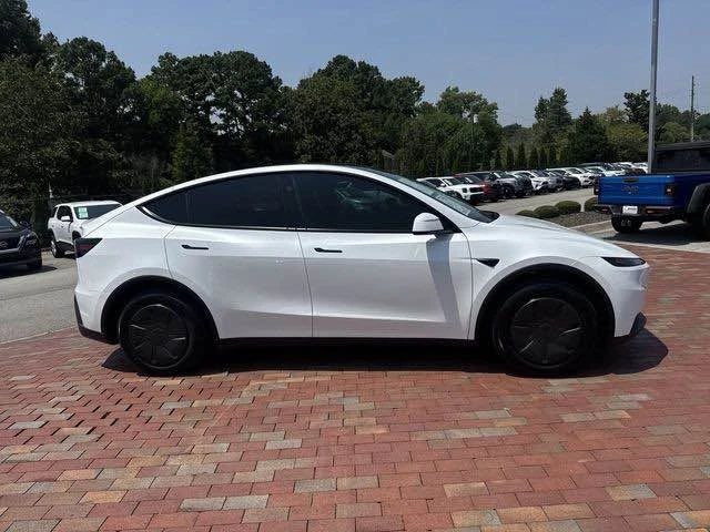 2026 Tesla Model Y - Image 18 of 20
