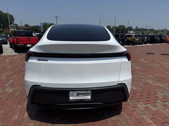 2026 Tesla Model Y - Image 16 of 20
