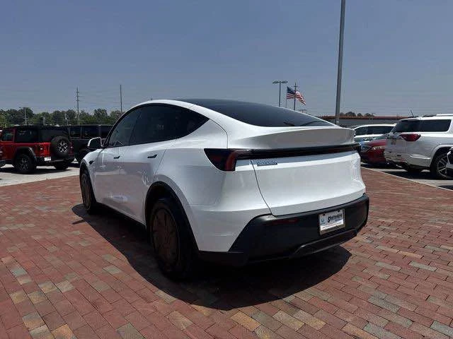2026 Tesla Model Y - Image 15 of 20